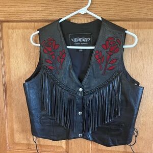 UNIK leader, fringed, Rose cutout Rider Vest